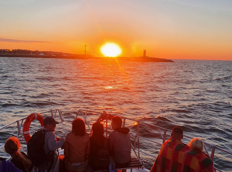 ARKUN - rejsy widokowe jachtem