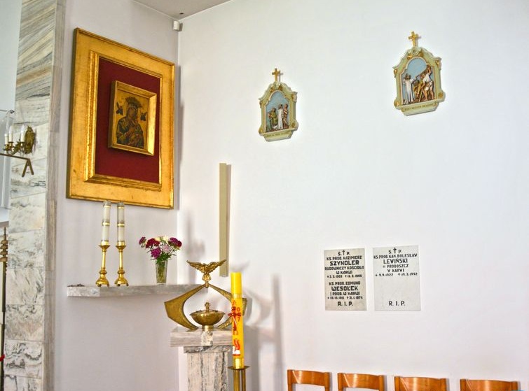 Kości&oacute;ł w Karwi