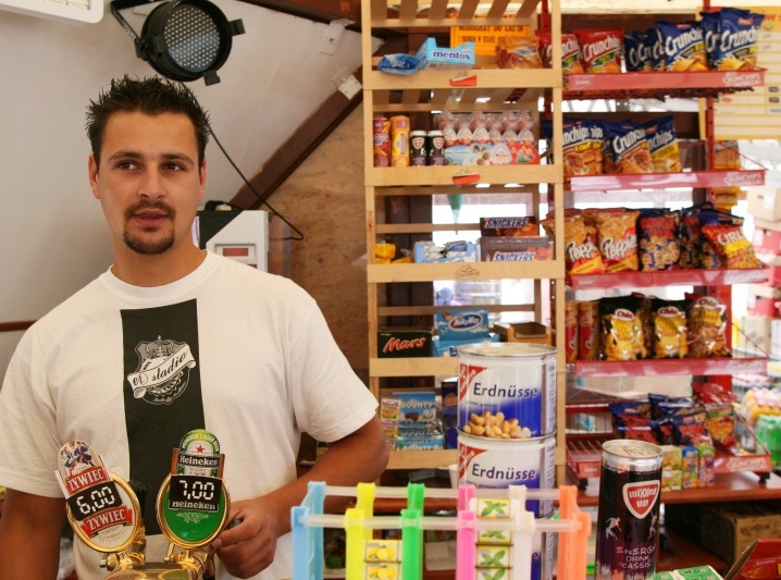 Namiot  Żywiec na plaży