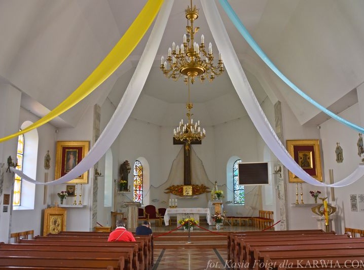 Kości&oacute;ł w Karwi