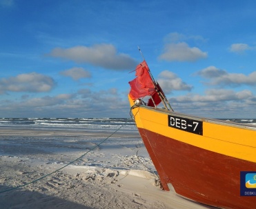 Ł&oacute;dź rybacka w Dębkach