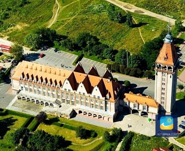 Wieża widokowa w pobliskim Władysławowie. Będąc na g&oacute;rze możemy oglądać krajobraz miasta.